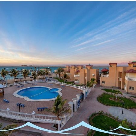 Dolphin Beach Resort Yanbu Exterior photo