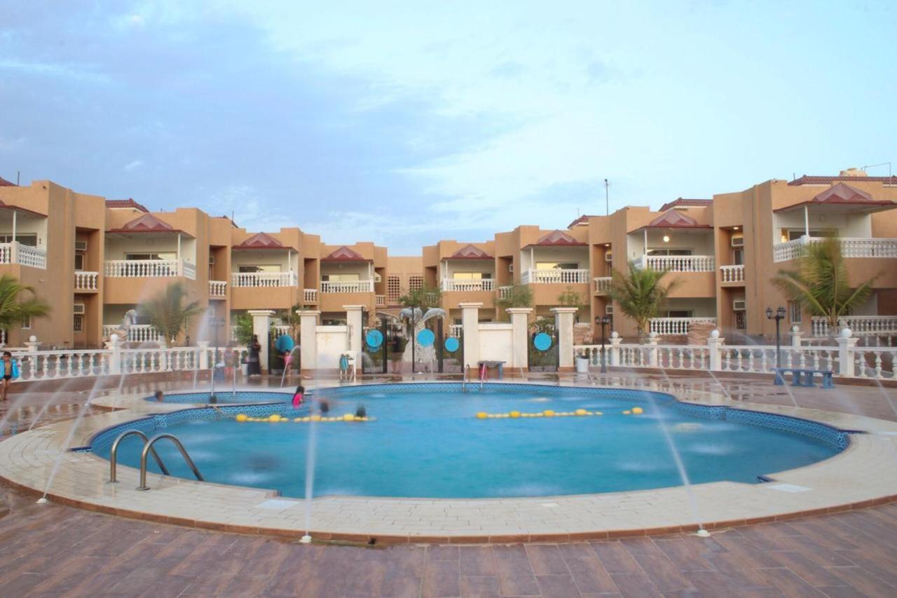 Dolphin Beach Resort Yanbu Exterior photo